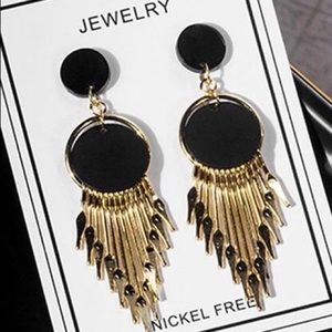 NWT! Black & Gold dangle earrings